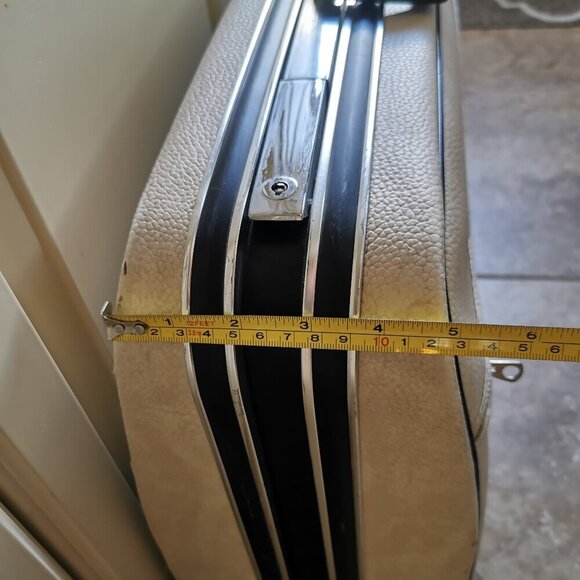 Vintage Suitcase White Leatherette Riviera Luggage Case Photo Prop - Picture 13 of 13